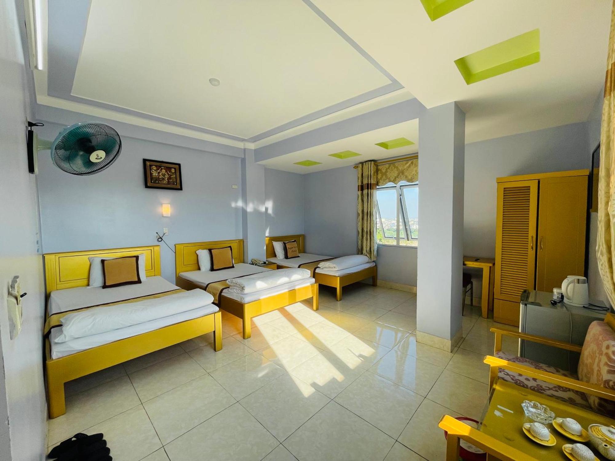 Готель Khach San Ngoc Ly 8 Thanh Hoa Екстер'єр фото