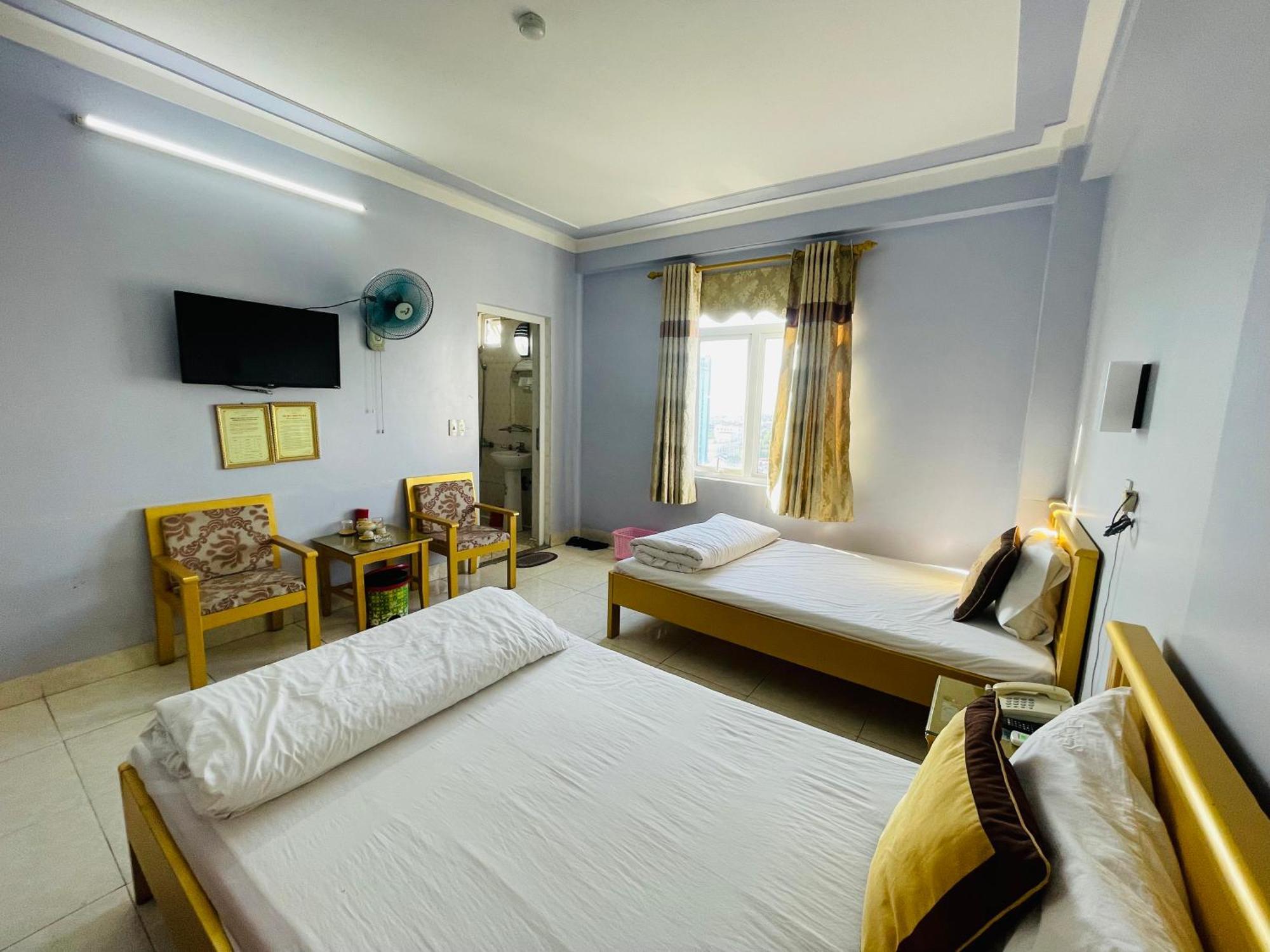 Готель Khach San Ngoc Ly 8 Thanh Hoa Екстер'єр фото